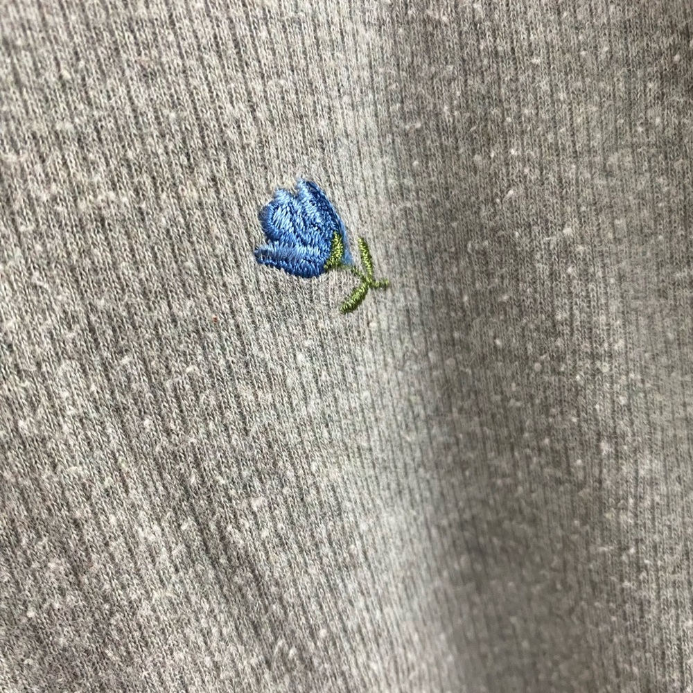 Capacity Woman Gray Cardigan with Blue Stitched Flowers -1X - Picture 2 of 5